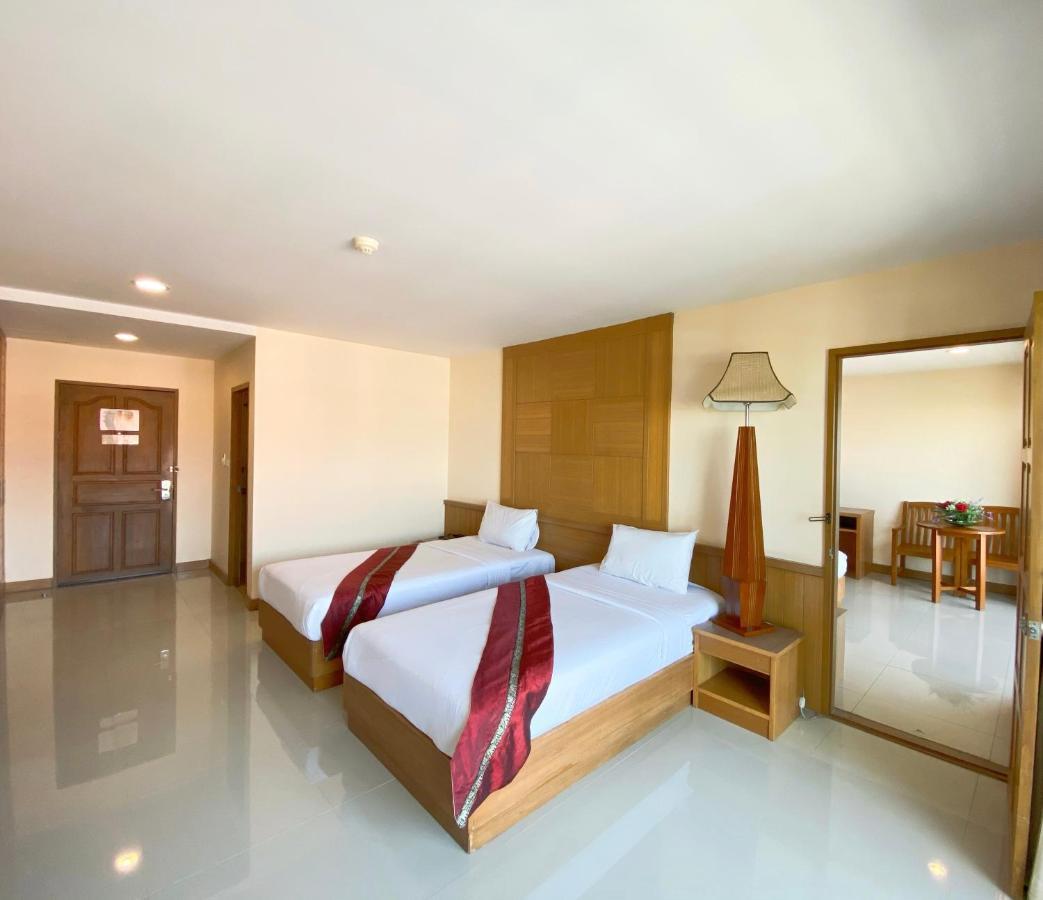 Metro Point Bangkok Hotell Exteriör bild