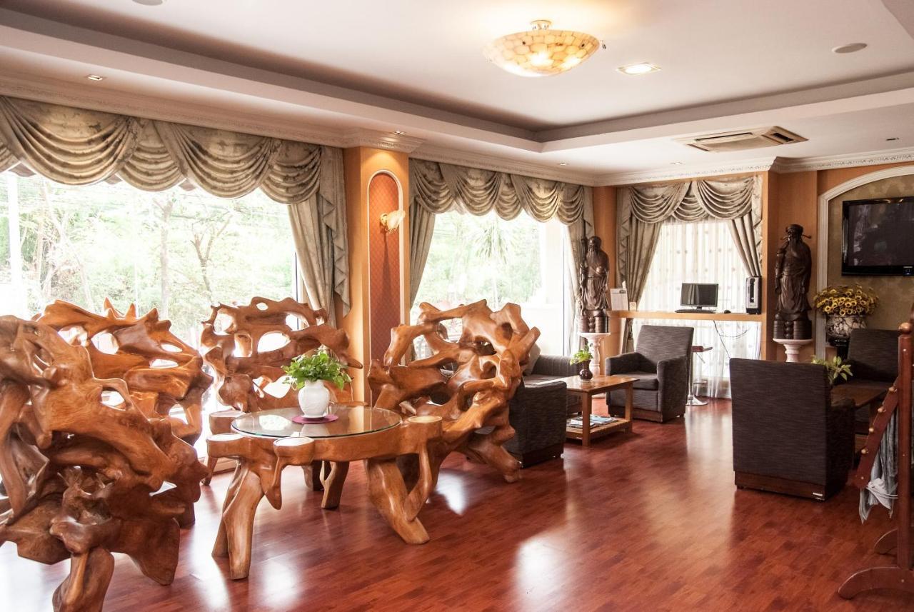 Metro Point Bangkok Hotell Exteriör bild
