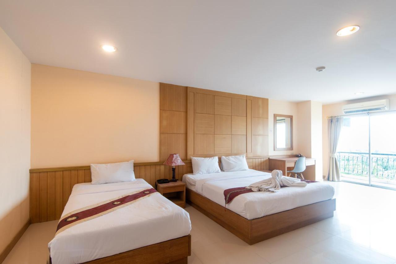 Metro Point Bangkok Hotell Exteriör bild