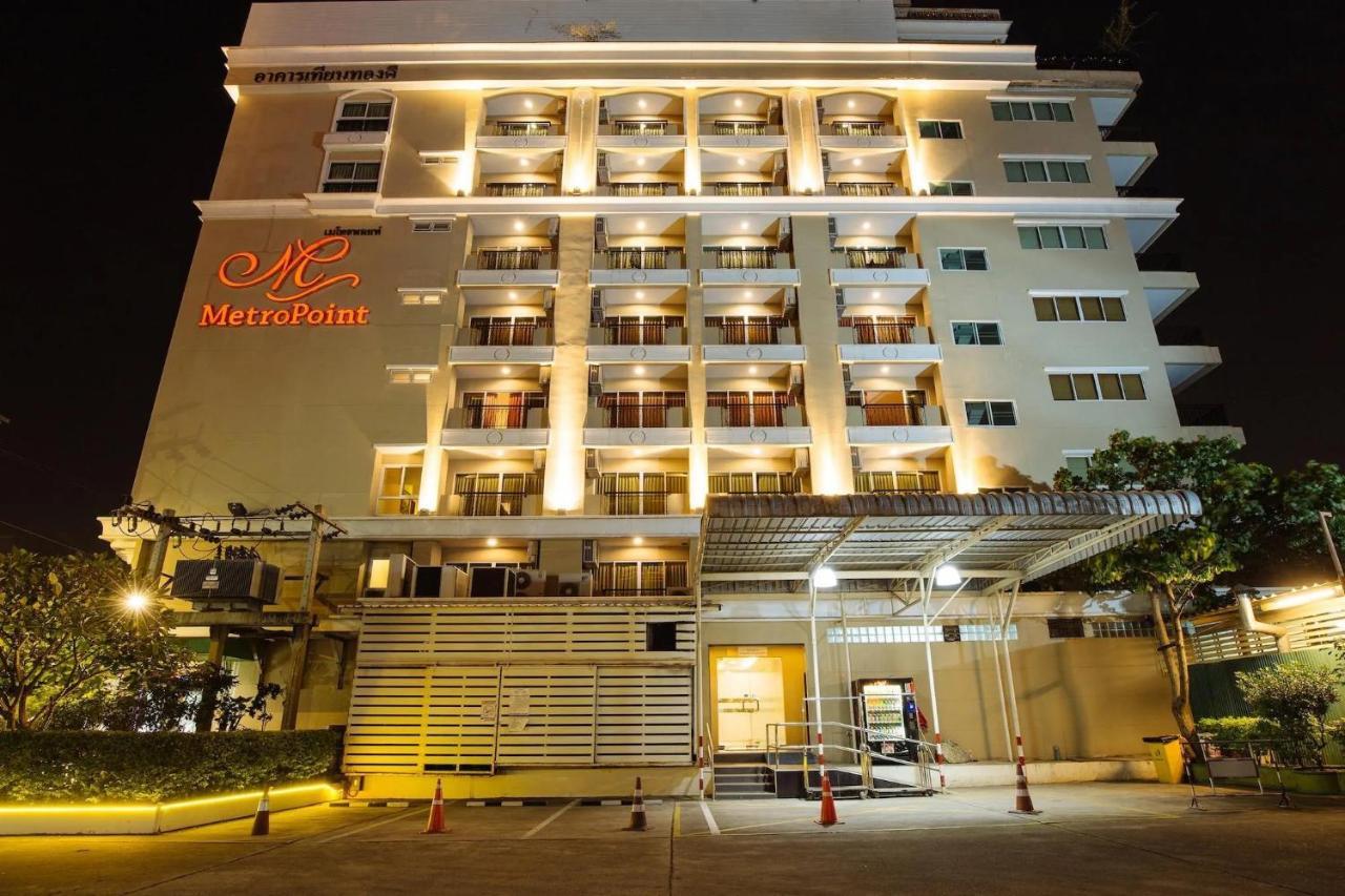 Metro Point Bangkok Hotell Exteriör bild