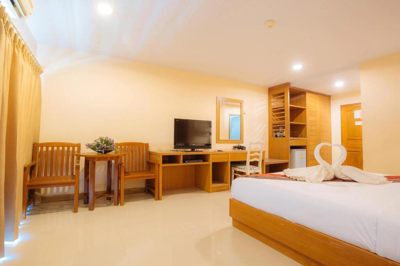 Metro Point Bangkok Hotell Exteriör bild