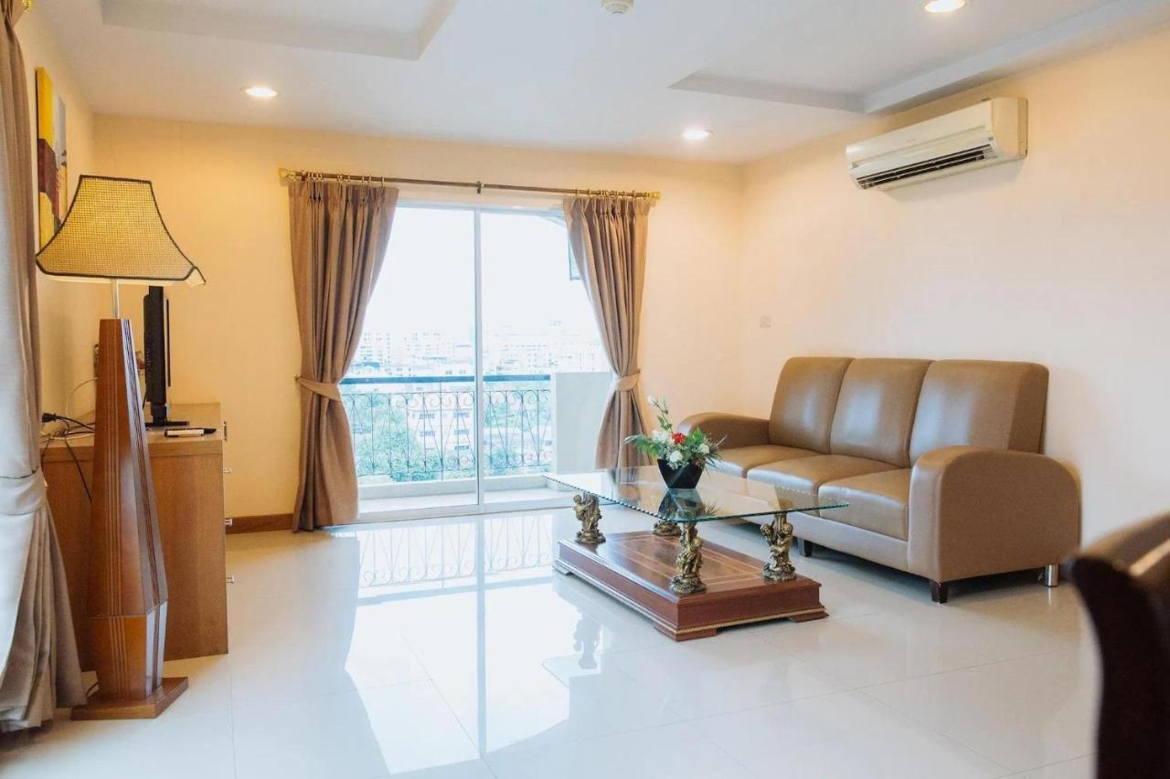 Metro Point Bangkok Hotell Exteriör bild