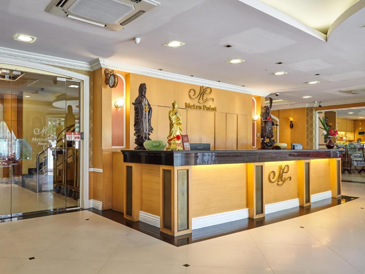 Metro Point Bangkok Hotell Exteriör bild