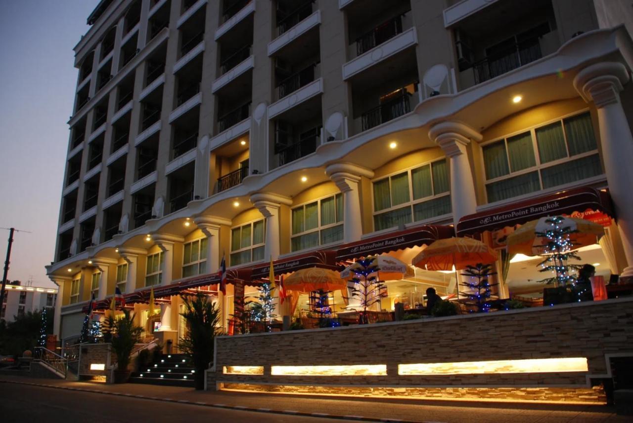 Metro Point Bangkok Hotell Exteriör bild
