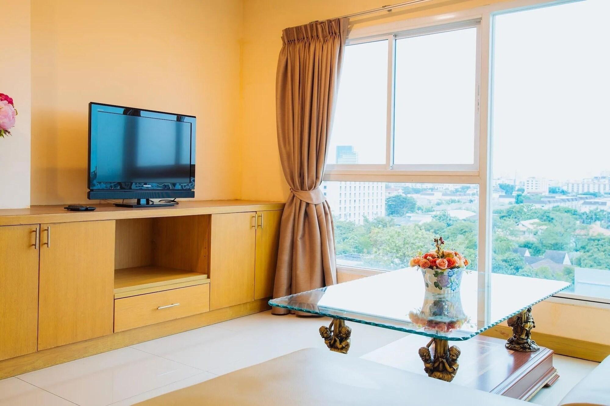 Metro Point Bangkok Hotell Exteriör bild