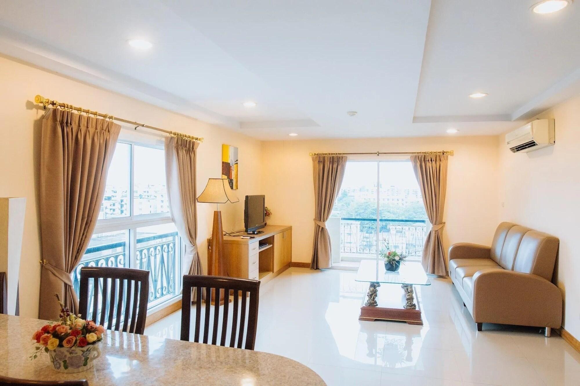 Metro Point Bangkok Hotell Exteriör bild