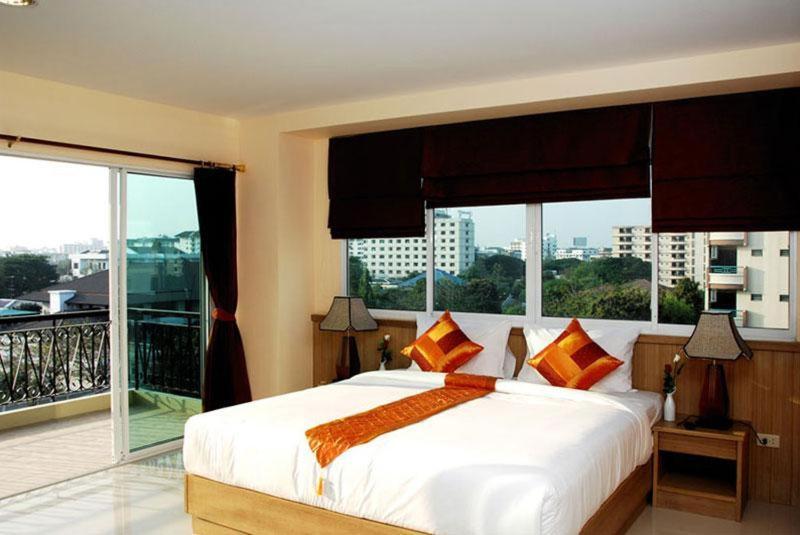Metro Point Bangkok Hotell Rum bild