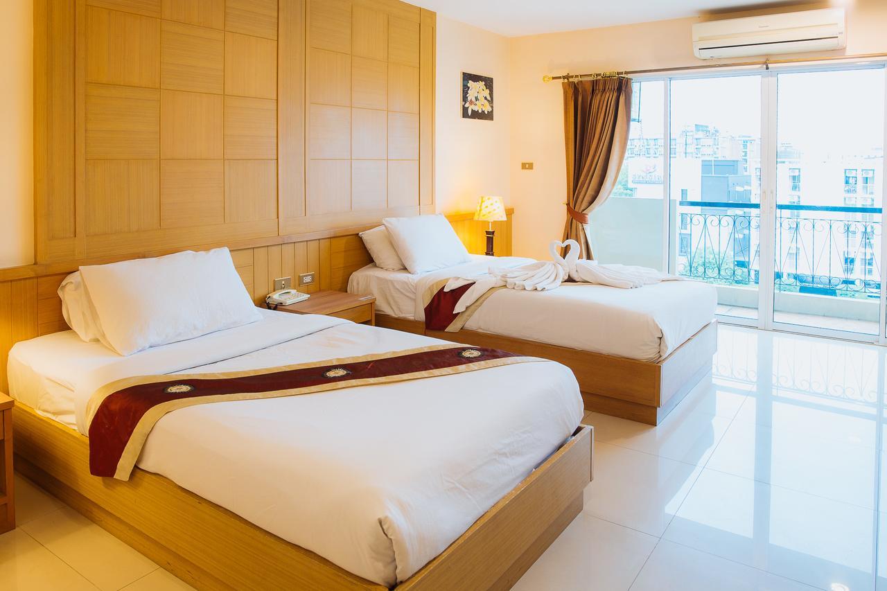 Metro Point Bangkok Hotell Exteriör bild