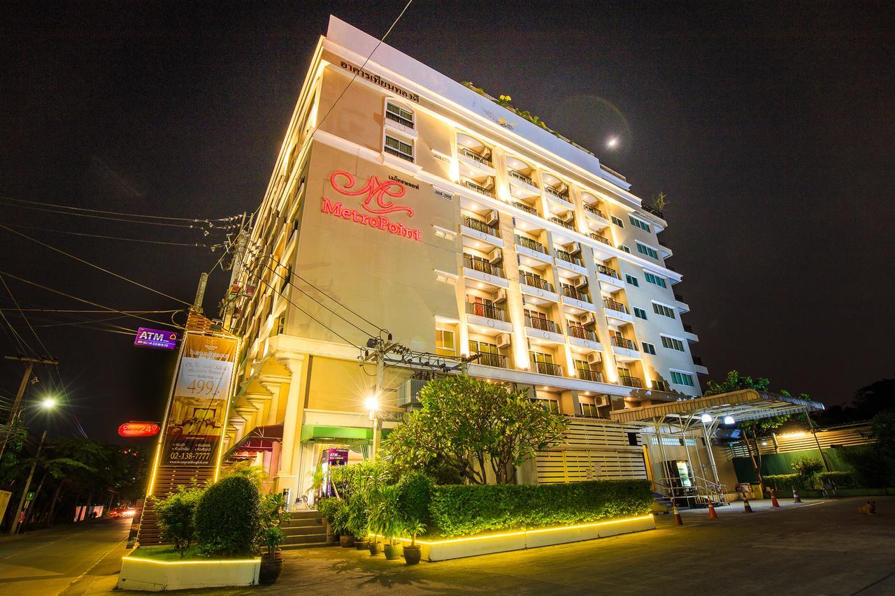 Metro Point Bangkok Hotell Exteriör bild